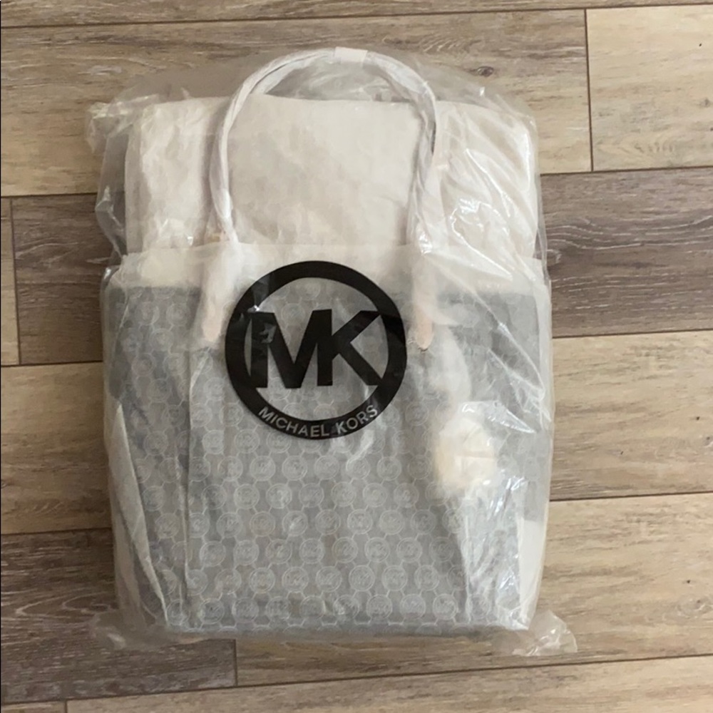Michael Kors signature tote BRAND NEW with tags